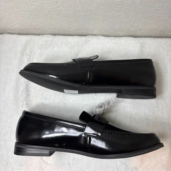 GAP Womans Black Slip-On Loafers